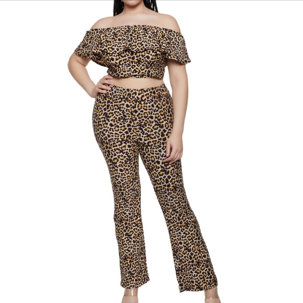 ➕ Leopard Print Off Shoulder Crop & Pant Set - Picture 2 of 7